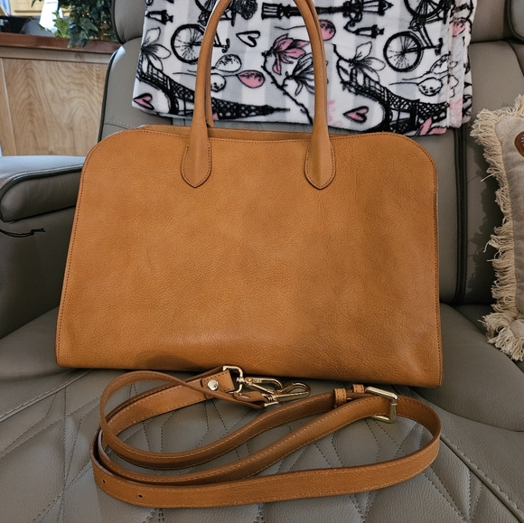 Real Leather Claudia Handbag. - Picture 2 of 6